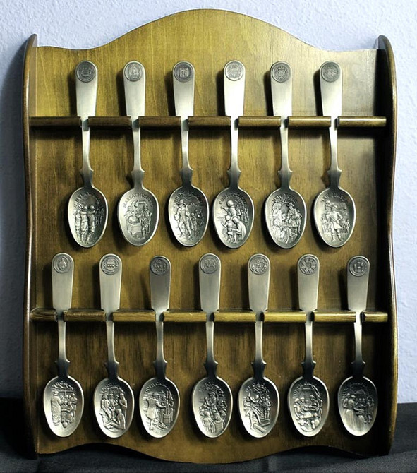 Полка для коллекции ложек 