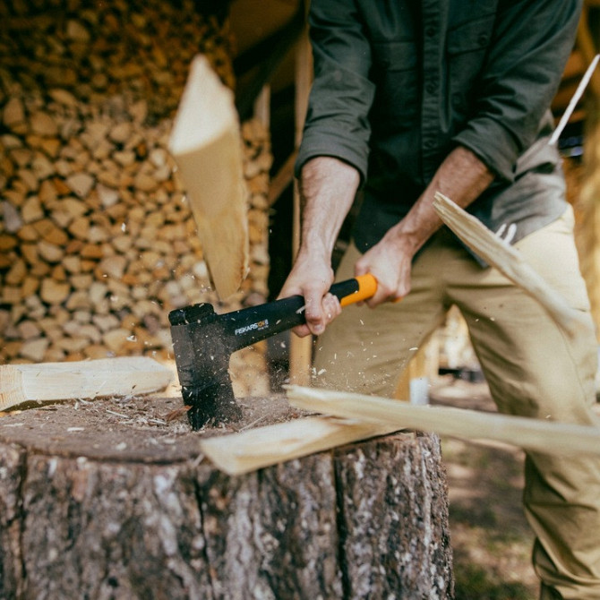 Универсальный Топор с чехлом Fiskars 