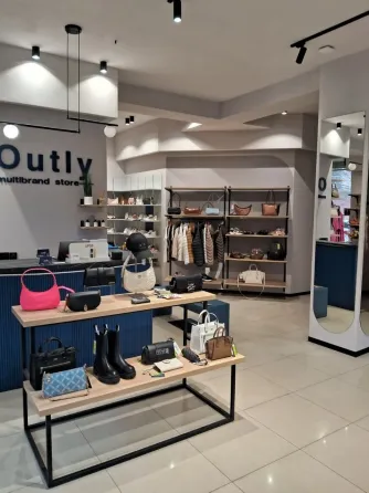 Переправа сечевых стрелков и Старокозацкой. Красная линия с отдельным входом, большие окна по периметру. Хорошее автомобильное и пешеходное движение.  Днепр