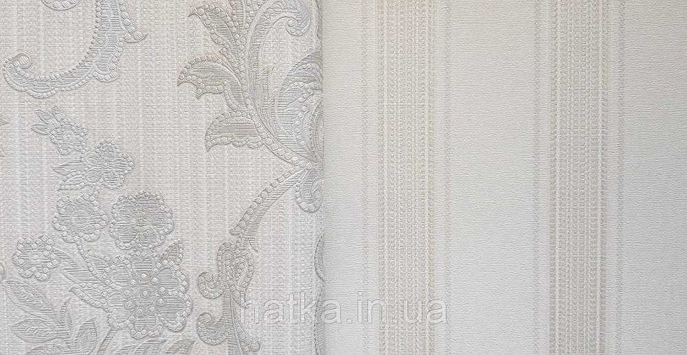 Шпалери вінілові на флізеліні AdaWall Seyyah 1.06х10 вензелю завитки великі структурні сріблясті на білому Київ - фото 3