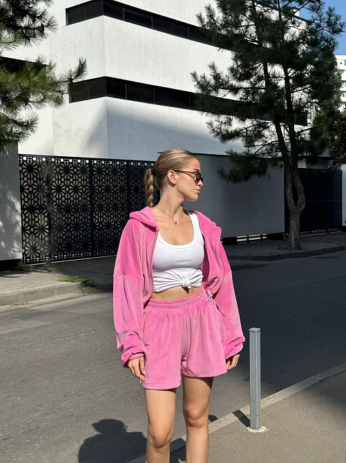 Костюм шорты и кофта из спорт-велюра, удобный крой для весны/лета, малина, размер M-L Лубны - изображение 3