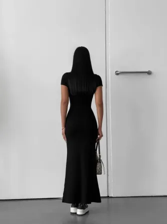 Платье идеально ложится на фигуру , мягкая ткань , очень эластичная. Одесса