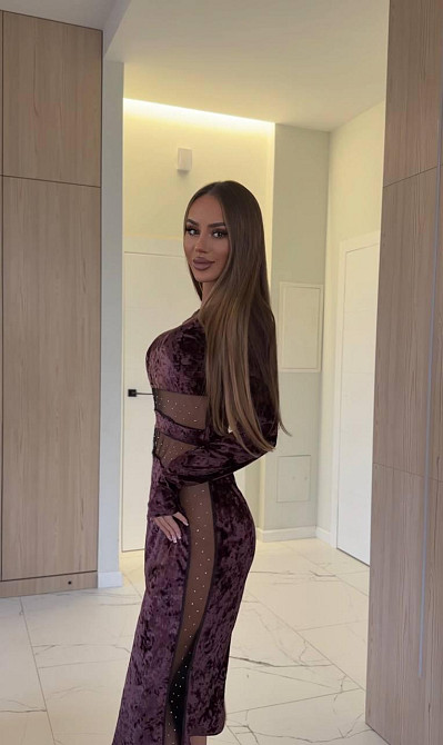 Жіноче святкове, привабливе мідіплаття з м'якого оксамиту зі вставками сітки з камінчиками Сливовий, 44/46 Одеса - фото 4