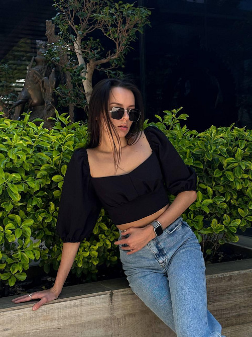 Жіночий романтичний топ у базовому кольорі з котону Чорний Одеса - фото 1