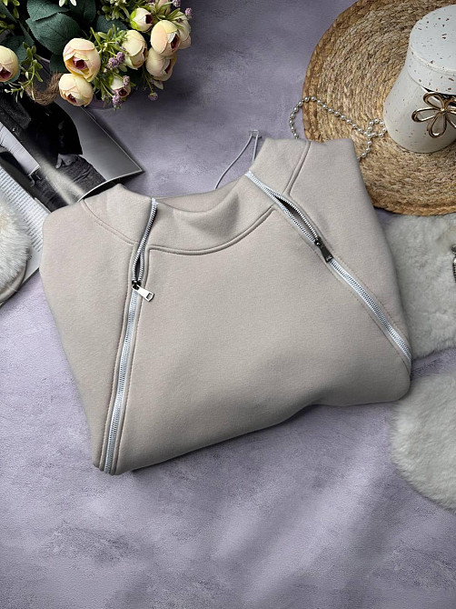 Жіночий стильний теплий об'ємний світшот турецька тринитка на флісі Бежевий Одеса - фото 8