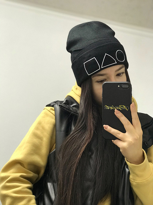 Чорна шапка з логотипом "Гра в кальмара". Чернівці - фото 1