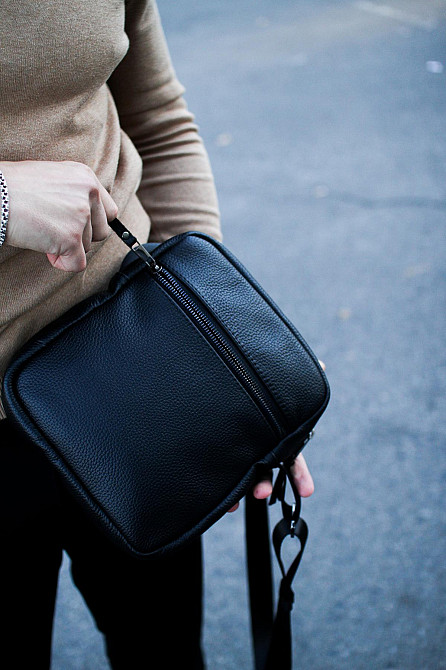 Сумка-мессенджер из натуральной зернистой кожи, сумка через плечо мужская (Черная) Сумы - изображение 6