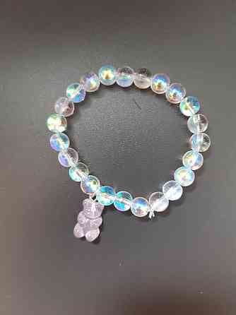 Браслет с мишкой и бусами, цвет мишки сиреневый, размер универсальный на резинке, мишка 1,6см Киев