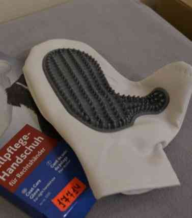 Trixie TX-2335 Щетка массажная, для животных, 14х25 см (для правой руки) Винница