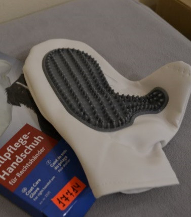 Trixie TX-2335 Щетка массажная, для животных, 14х25 см (для правой руки) Винница - изображение 1