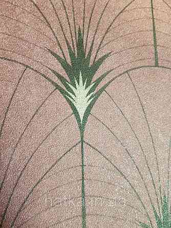 Ообои флізелінові еко Decoprint Essentials EE22540 пір'я павича напівкола смуги чорні золото на бордовому Київ