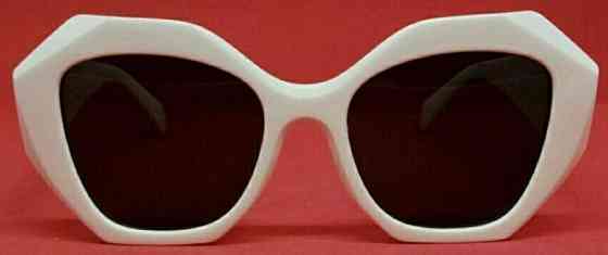Білі жіночі брендові окуляри стильної форми. Київ