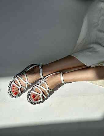 Olli Жіночі босоніжки з натуральної шкіри білі на леопардовій підошві літні OLLI Л-4-21113 р. 3 Коломыя