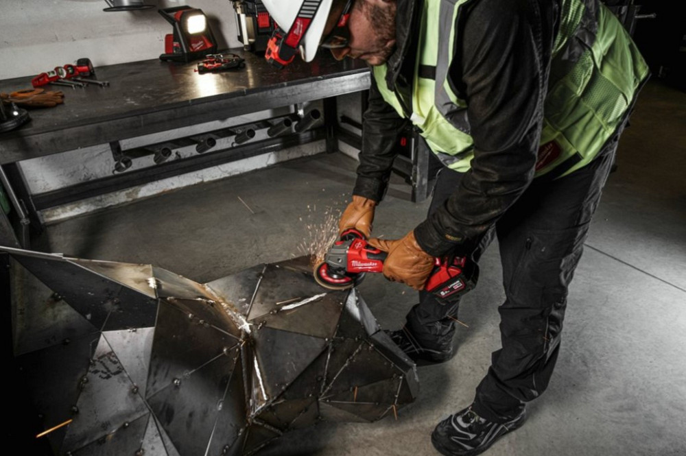 Шліфмашина кутова акумуляторна MILWAUKEE M18 FSAG125XB-0X діаметр 125 мм (HD кейс) Одеса - фото 7