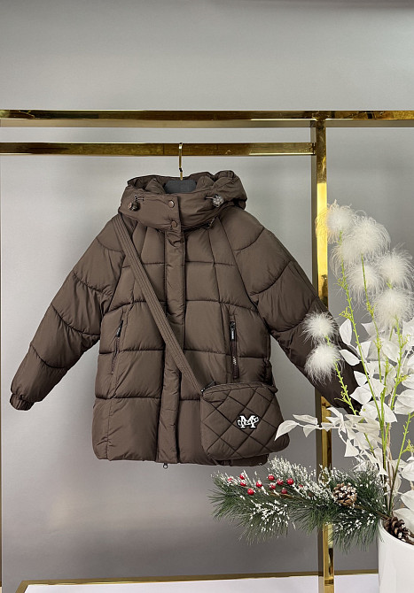 Детская зимняя куртка для девочки с сумкой 140,146,152 шоколад Николаев - изображение 1