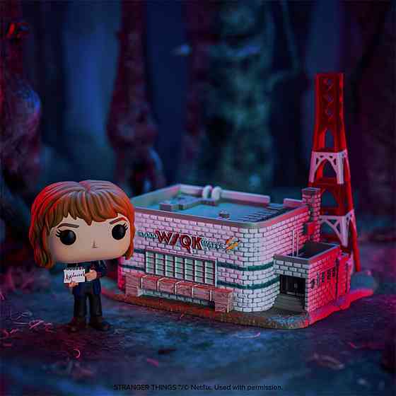Набір ігрових фігурок Funko Pop! Town – Робін з радіостанцією WSQK Днепр
