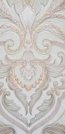 Шпалери вінілові на флізеліні AdaWall Seyyah 1.06х10 вензелю завитки великі структурні срібло на білому Київ