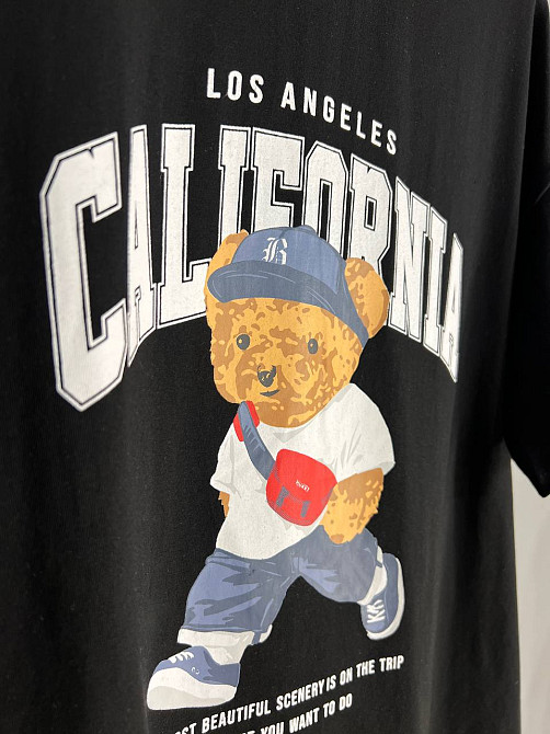 Футболка жіноча 25125 A-N оверсайз подовжена вільний крій з принтом ведмедик напис CALIFORNIA one size, чорний, one size Київ - фото 9