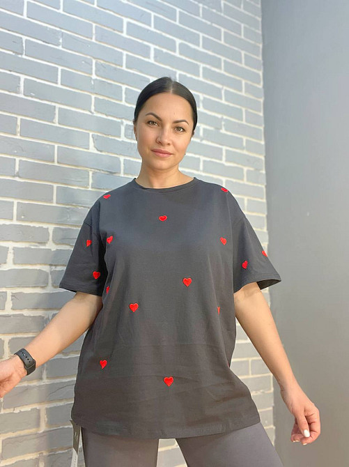 Футболка жіноча A-N 2632 вишивка серця оверсайз подовжена one size, графіт, one size Київ - фото 16