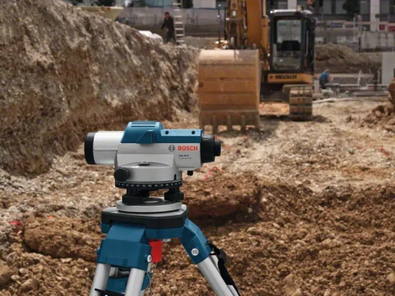 Профессиональный оптический нивелир Bosch Professional GOL 20 D в кейсе с штативом BT 160, линейкой GR 500 Киев