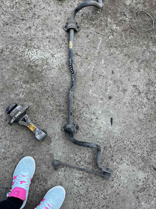 Передній стабілізатор поперечної стійкості на Hyundai Kona 2016-2022 роки. Київ - фото 1