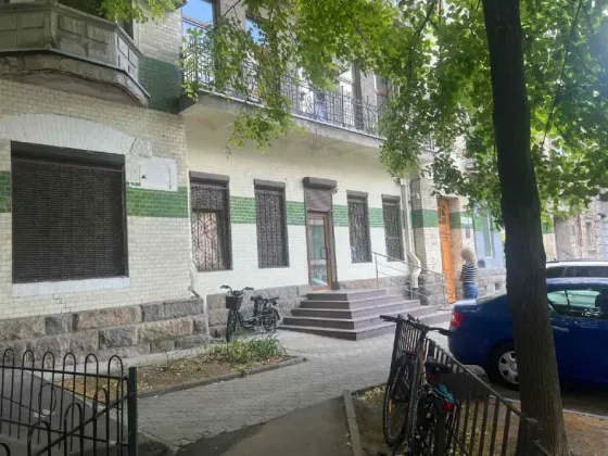 Сдам в аренду магазин\офис центр города (Челюскина) был офис страховой фирмы. хороший ремонт, 6 кабинетов. Днепр