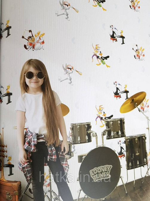 Шпалери вінілові на флізеліні AdaWall Ada Kids метрові дитячі герої мультфільму Луні тюнз смуги срібло беж Київ - фото 1