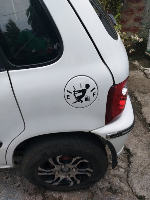 Наклейка на кришку бака авто Біла світловідбивна Київ - фото 6