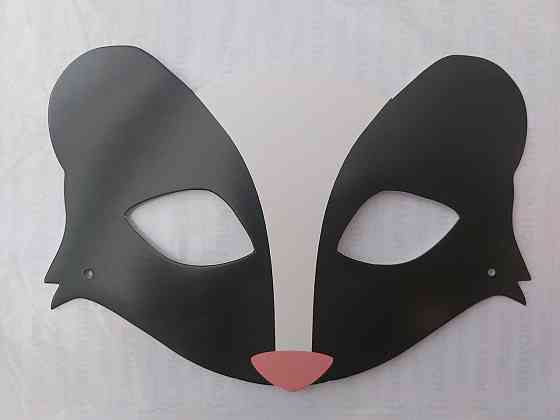 Дитяча маска Єнот із картону 21 на 14 см чорно-білий Київ