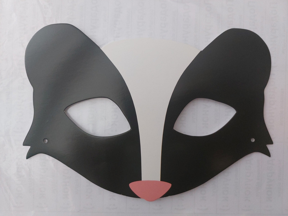 Дитяча маска Єнот із картону 21 на 14 см чорно-білий Київ - фото 1