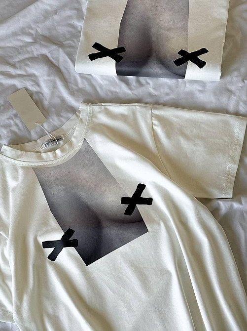 Жіноча стильна оверсайз футболка з пікантним малюнком турецький кулір Одеса - фото 7