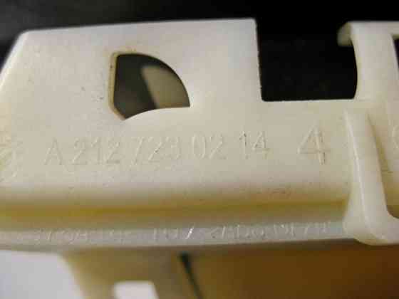 Mercedes-Benz  A2127230214 Тримач - кронштейн рами ручки на замку передніх правих дверей E-Class W212 Одесса