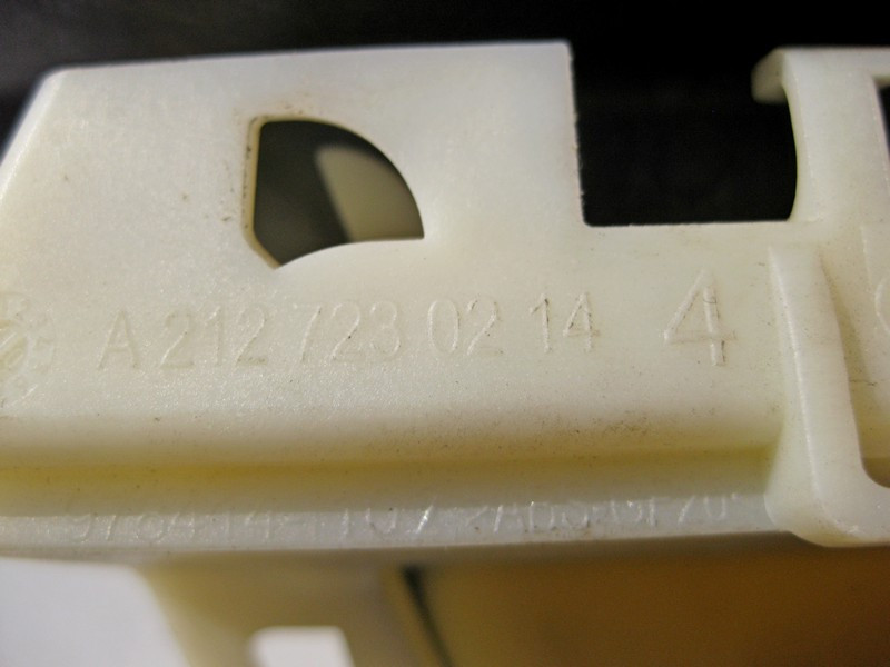 Mercedes-Benz  A2127230214 Тримач - кронштейн рами ручки на замку передніх правих дверей E-Class W212 Одесса - изображение 3