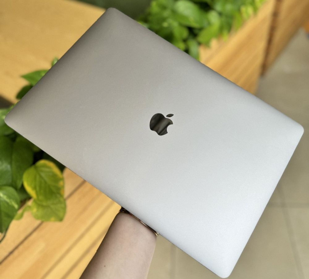 Ноутбук: MacBook Pro 16
