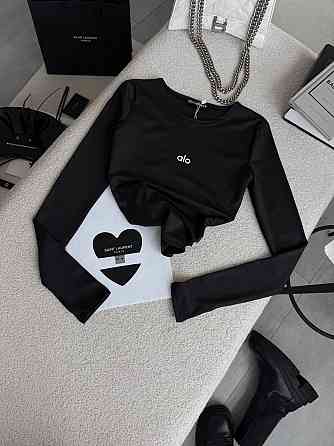 Жіночий стильний базовий лонгслів з надписом та вирізом під пальчик мікродайвінг Одеса