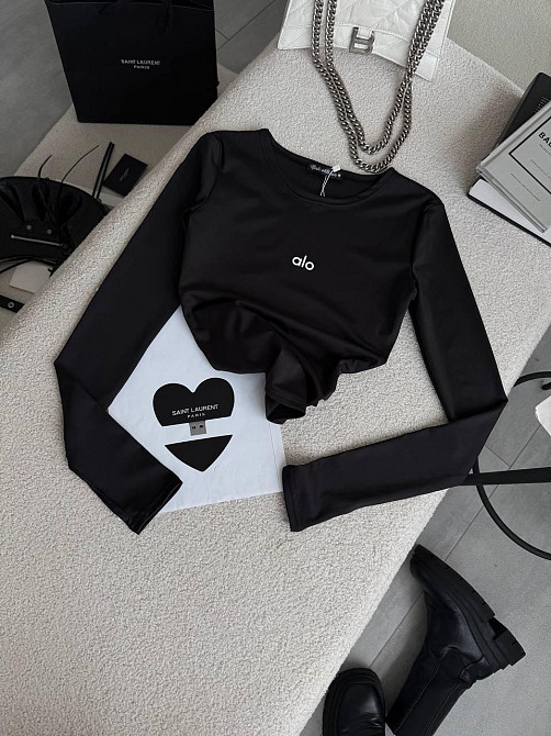 Жіночий стильний базовий лонгслів з надписом та вирізом під пальчик мікродайвінг Одеса - фото 3