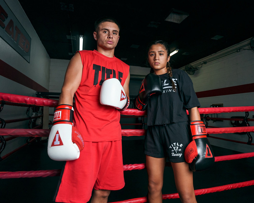 Боксерські рукавиці TITLE Boxing All Heart Bag Gloves 2.0 Black/Red 10 oz (бинти 4м. в комплекті) Кам'янське - фото 9