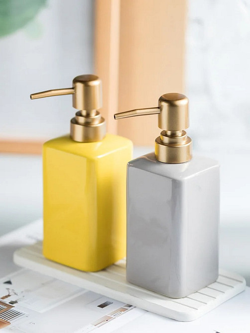 Стильний диспенсер для мила з кераміки на 320 мл, пляшка з дозптором для рідкого мила чи шампуню, Сірий Кам'янець-Подільський - фото 2