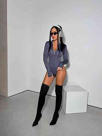 Жіночий стильний стильний боді на блискавці з розрізом під пальчик Мікродайвінг Графіт Одеса