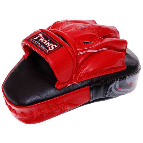Лапа вигнута для боксу та єдиноборств TWINS FPML10-43 чорний-червоний Київ