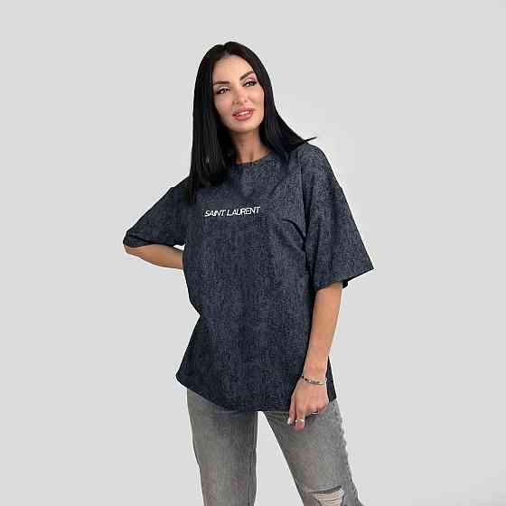 Базовая женская футболка с надписью 