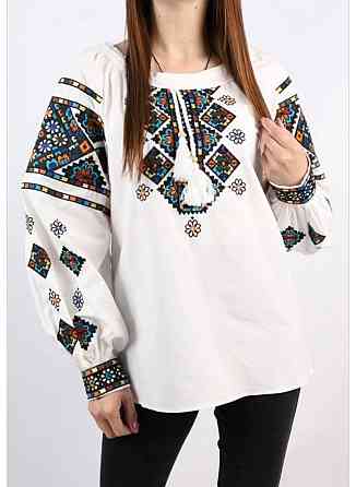 Жіноча біла вишиванка з різнобарвною вишивкою 80% бавовна, 20% поліестер. 44 Одеса