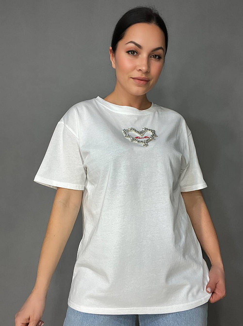 Футболка жіноча Anni 046 оверсайз базова однотонна з вишивкою серце в камінцях one size, білий, one size Київ - фото 1