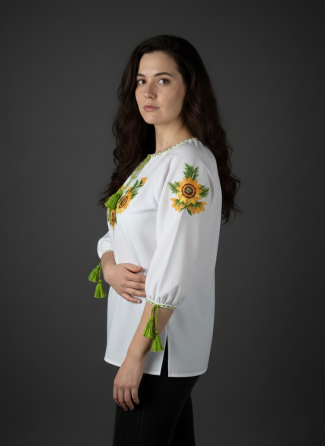 Женская вышиванка на белом холсте с сонями желто-оранжевые Киев