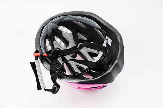 Шолом велосипедний M (54-57 см) знімний козирок, 18 вент. отворів, біло-рожевий AV-01 Київ