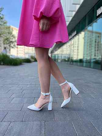 L&M Босоніжки на літо жіночі на підборах зі штучної шкіри із закритим носком білі L&M Y102-3 р. Коломыя