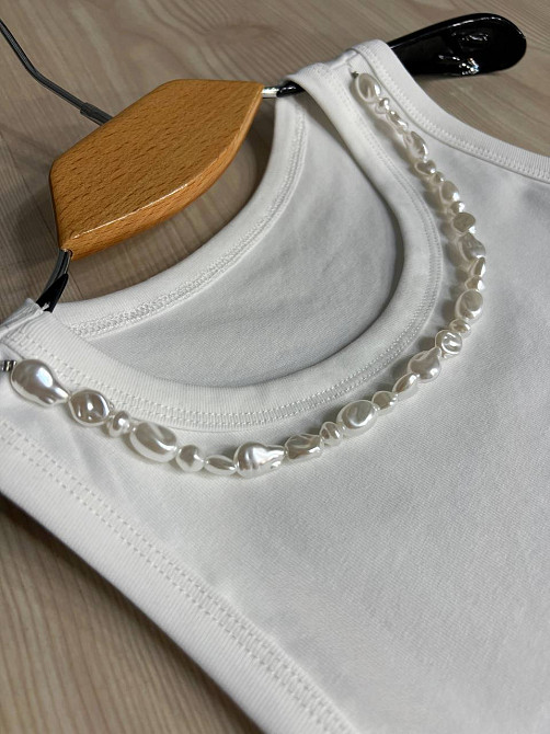 Майка женская A-N 26062 с жемчужным ожерельем, белый, one size Киев - изображение 10