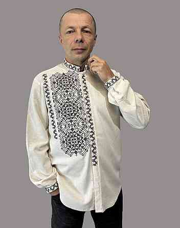 Чоловіча лляна вишиванка з чорним орнаментом на гудзиках Київ