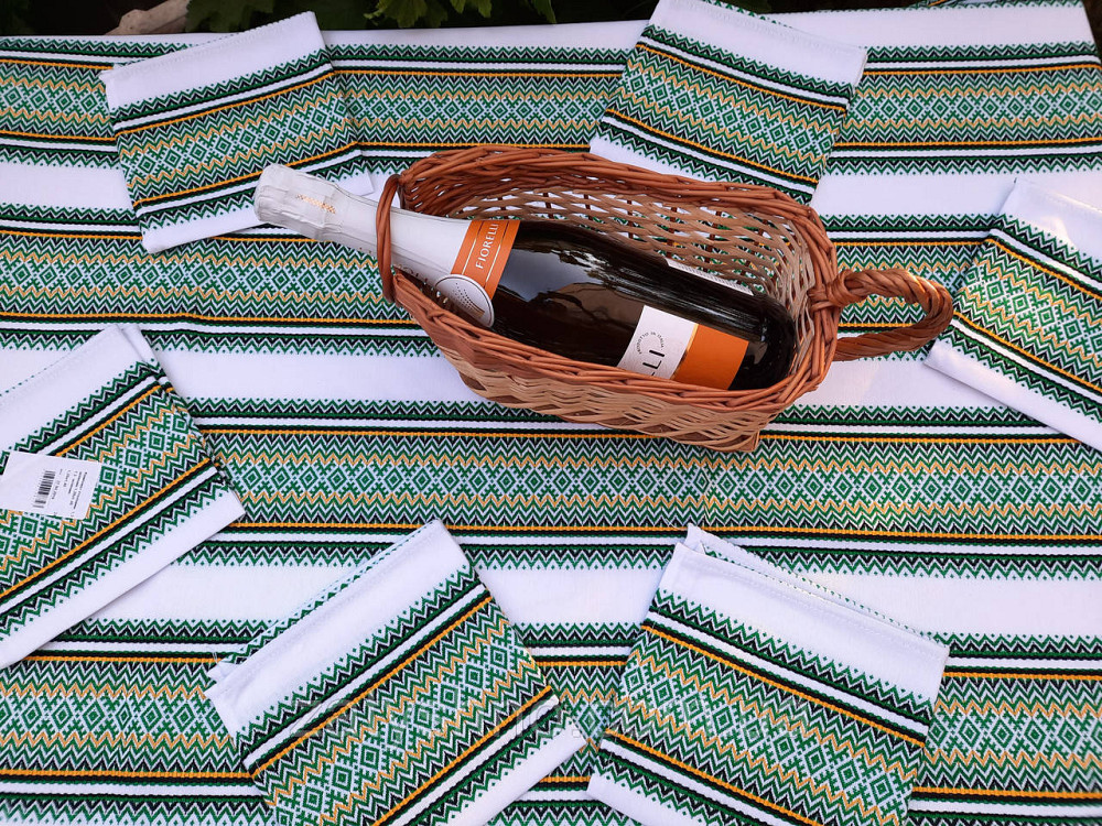 Вишита скатертина на столик у зеленому кольорі Київ - фото 10