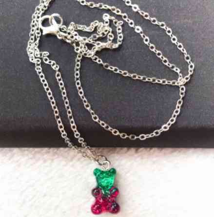 Подвеска с желейным мишкой, зеленый + малиновый - длина 50см, смола, цинковый сплав Киев